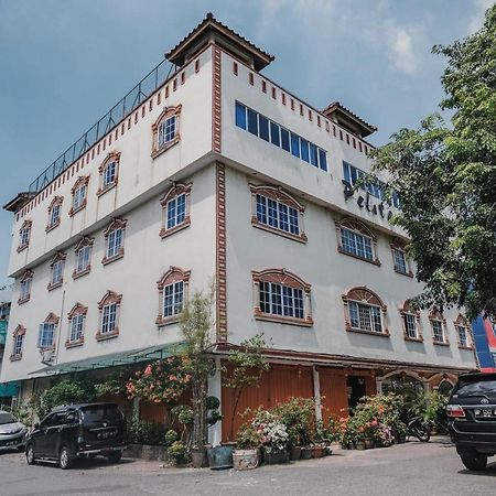Reddoorz Near Nagoya Hill Mall Batam 5 Exterior photo