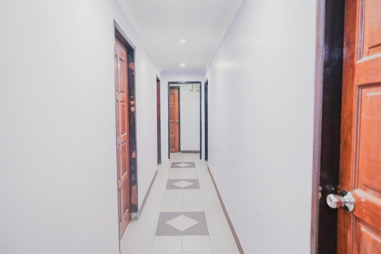 Reddoorz Near Nagoya Hill Mall Batam 5 Exterior photo
